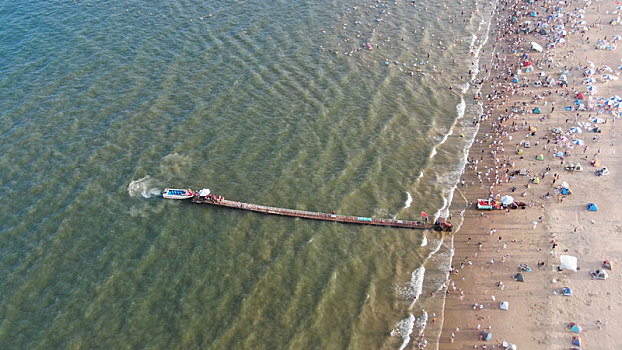 山东省日照市,海滨旅游高潮不断,海水浴场只见人海不见大海