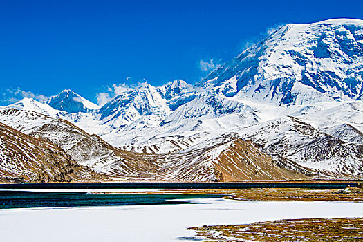 新疆,雪山,湖泊,湖面,冰块
