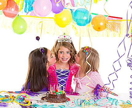 孩子,女孩,群体,生日派对,问候,吻,蜡烛,蛋糕