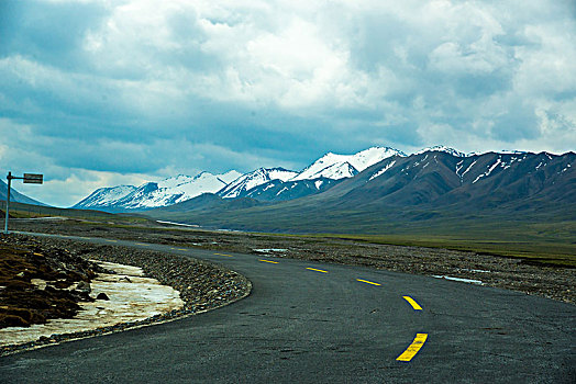 雪山草原公路