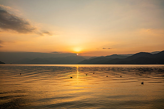 四川省凉山州泸沽湖的早晨