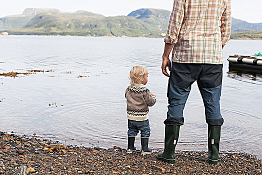 幼儿,父亲,峡湾,水边,向外看,挪威