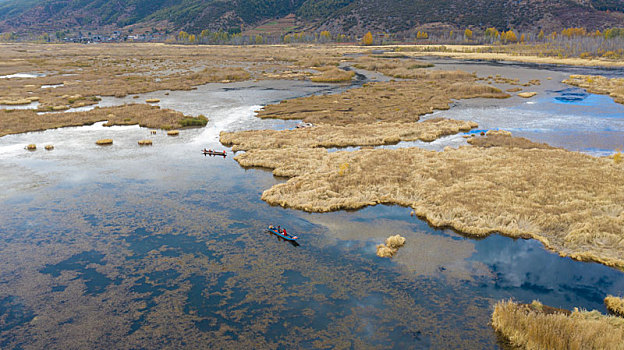 四川凉山州泸沽湖风光草海