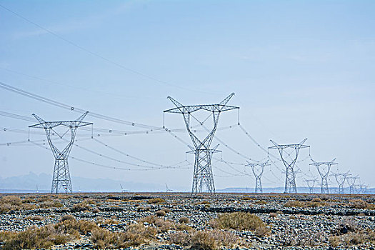 新疆达坂城风力发电站输电塔