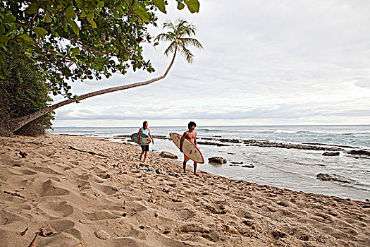两个男人,冲浪板,海滩