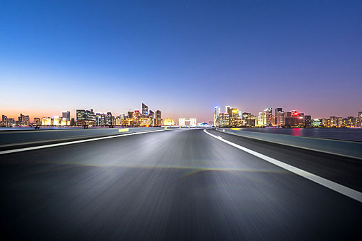 高速公路,城市天际线