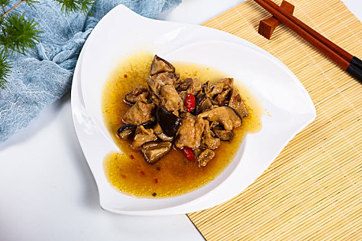 传统小吃家常菜香菇炖鸡香菇滑鸡