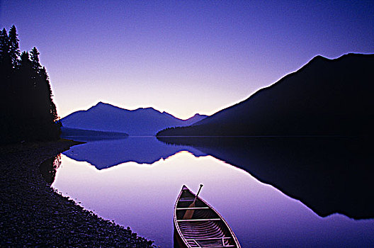 独木舟,岸边,鲍伦湖,省立公园,不列颠哥伦比亚省,加拿大