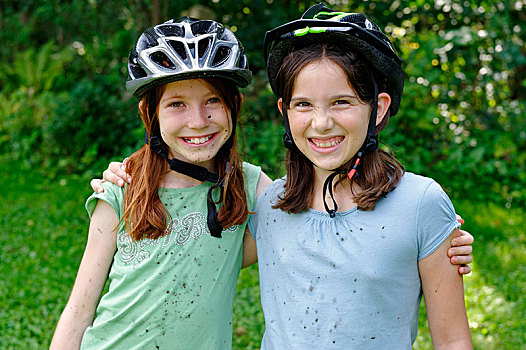 女孩,穿,自行车头盔,泥,山地车,旅游