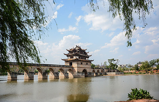 云南红河建水十七孔桥,双龙桥