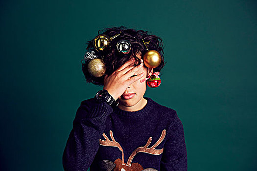 少男,穿,圣诞节,小玩意,头发,捂脸,手