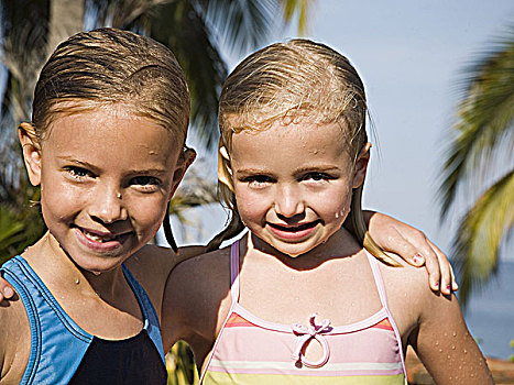 两个女孩,海滩