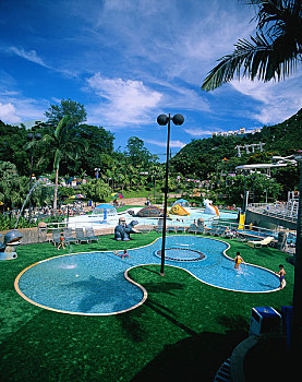 渡假村内的游泳池