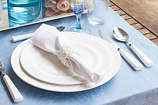 餐具,白色,盘子,杯子,蓝色背景,桌布