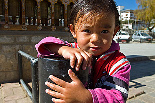 好奇,不丹人,孩子,公众广场,廷布,不丹,十一月,2007年,首都,名字,围绕,山谷,地区,城市,城镇