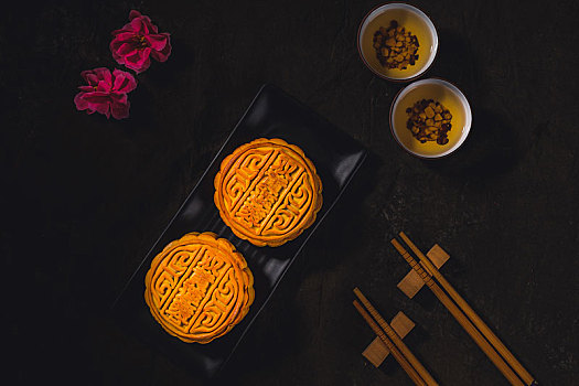 中秋佳节,品尝,美味,蛋黄,莲蓉月饼