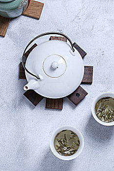 中式传统茶具和绿茶