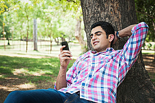 男人,发短信,手机,公园,新德里,德里,印度