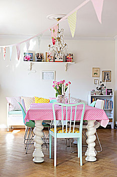 粗厚,白色,餐桌,腿,粉色,圆点花纹,桌布,餐厅,装饰,淡色调