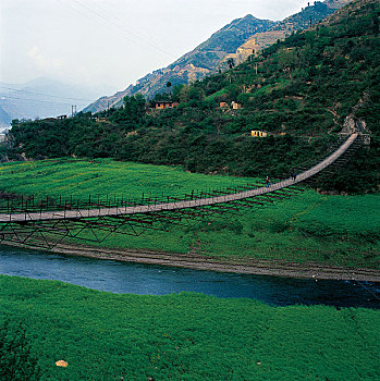 三峡库区香溪河上的索拉桥