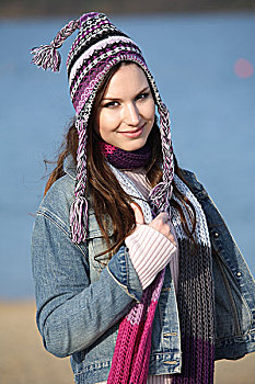 微笑,女人,戴着,围巾,羊毛帽,湖