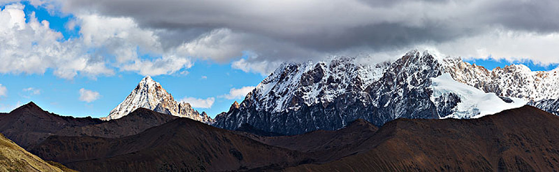 贡嘎山