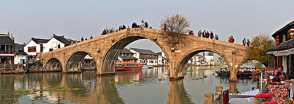 上海朱家角古镇放生桥