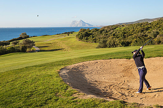 打高尔夫,击打,沙坑,高尔夫,胜地,地中海,直布罗陀巨岩,安达卢西亚,西班牙,欧洲