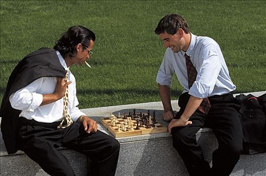 经理,男人,下棋,棋类游戏,公园,草地,商务