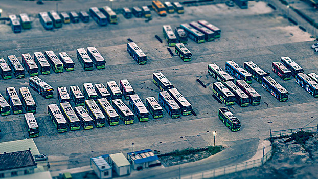 大型公共汽车停车场