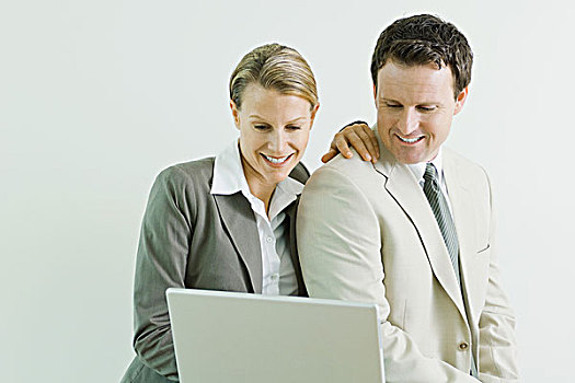 男性,女性,商务合作,使用笔记本,电脑,一起,微笑
