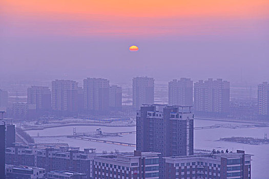 黑龙江大庆市--俯瞰雪后油城晨光