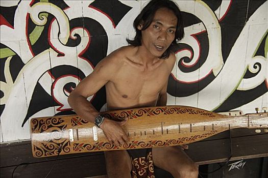 伊班族,音乐人,演奏,传统,器具,沙捞越,文化,乡村,靠近,婆罗洲,马来西亚,东南亚