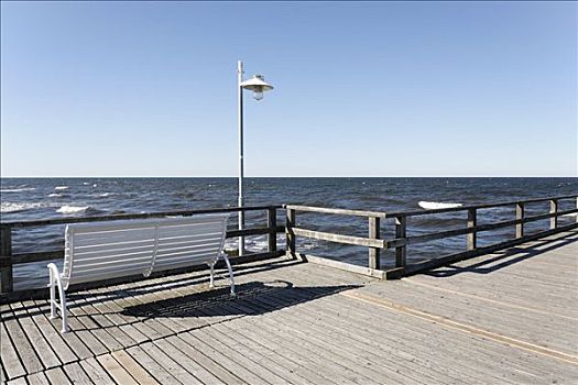 长椅,码头,海洋,蓝天,海滨胜地,波罗的海,梅克伦堡前波莫瑞州,德国,欧洲