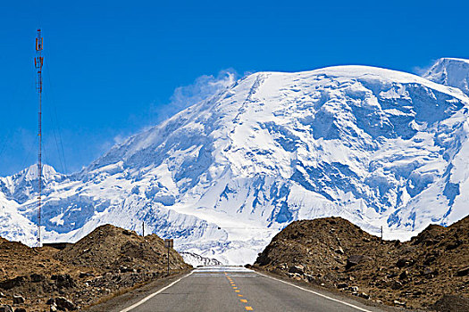 新疆,雪山,公路,广袤,荒芜