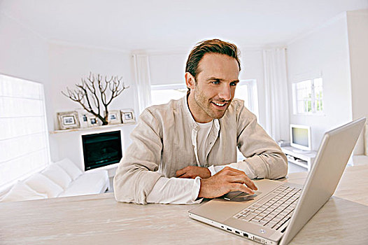 男人,工作,笔记本电脑,微笑