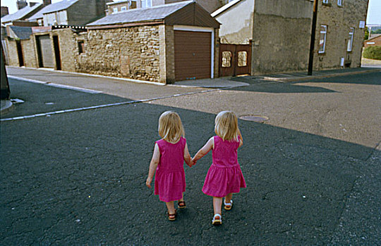 小,相似,女孩,穿,粉色,服装,拿着,街道,兰利,公园,开采,乡村,靠近,英格兰