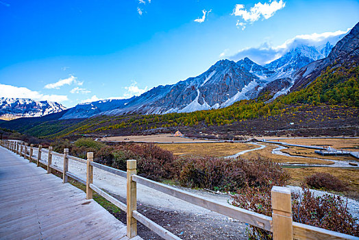 稻城亚丁秋色,秋季风光,高原雪山摄影,四川,甘孜州,秋天风景,自然风光摄影,仙乃日,央迈勇,夏诺多吉,三大神山,2020年