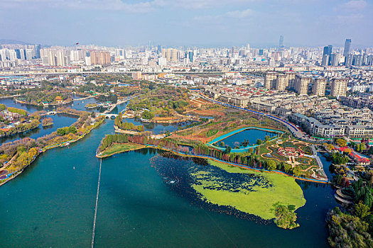 航拍云南昆明滇池草海,昆明五家堆湿地公园大观公园附近