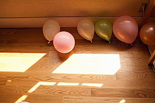 气球,木地板
