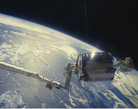 溝通,衛星