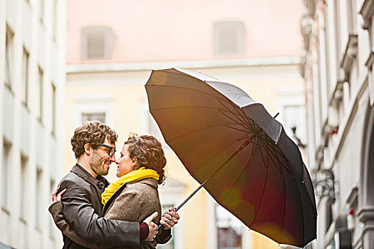 情侣,伞,城市街道