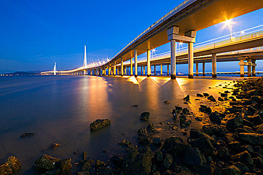 中国广东深圳湾大桥夜景