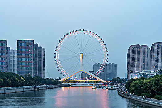 夜晚的天津之眼摩天轮