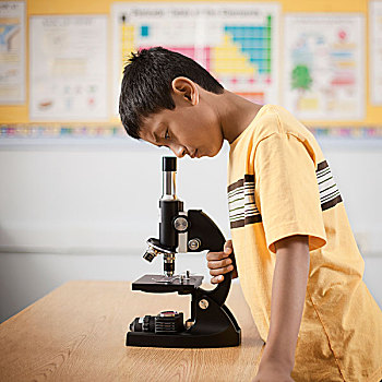 男孩,显微镜,科学课