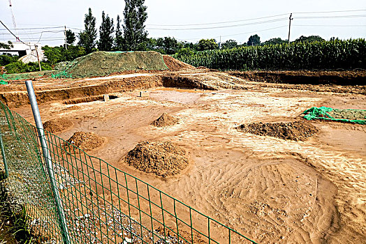 河南鹤壁,古墓发掘考古现场