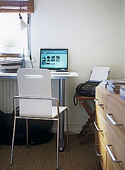 现代住宅,办公室,书桌,椅子,笔记本电脑,托盘,抽屉,传真,灯,暖气