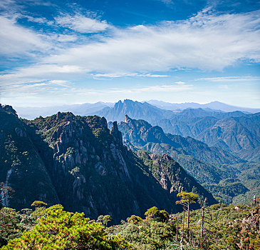 江西上饶三清山西海岸群山