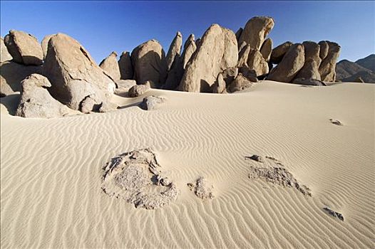 岩石构造,利比亚