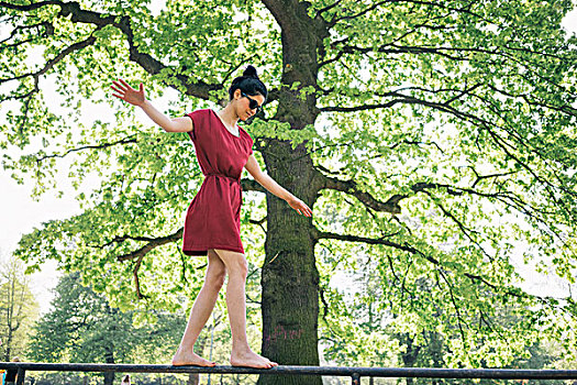 女人,红裙,平衡性,栅栏